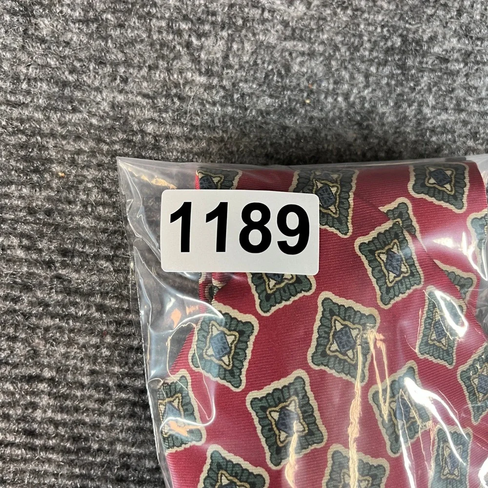 Claybrooke Mens Red Geometric Medallion Silk Blend Necktie 57 Inch Length